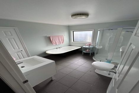 Photo of property in 473 Glenfield Road, Glenfield, Auckland, 0629