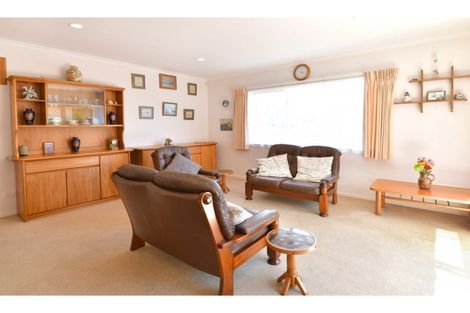 Photo of property in 6a Doment Crescent, Orewa, 0931