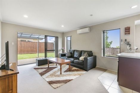 Photo of property in 24 Sarteano Drive, Manurewa, Auckland, 2105