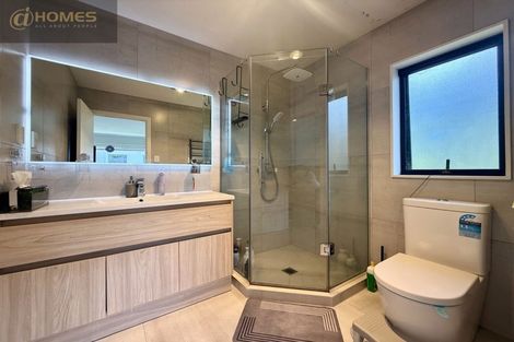 Photo of property in 70 Sungrove Rise, Sunnyvale, Auckland, 0612