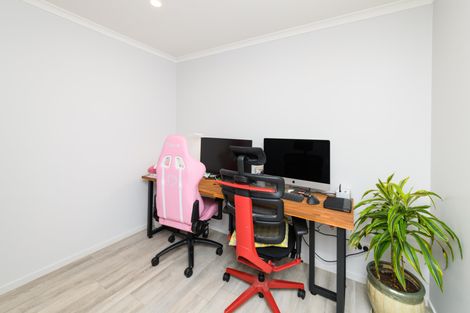 Photo of property in 55 Vaucluse Heights, Fitzherbert, Palmerston North, 4410