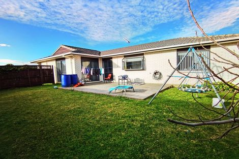 Photo of property in 11 Newbegin Place, Weymouth, Auckland, 2103