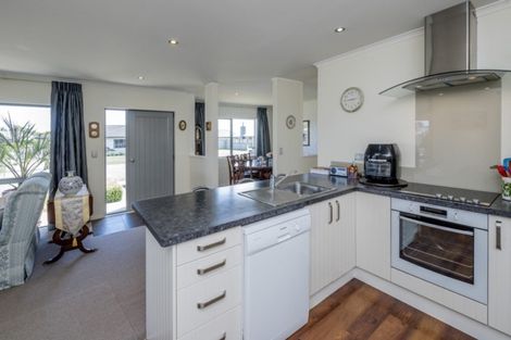 Photo of property in 16 Barry Curtis Place, Levin, 5510