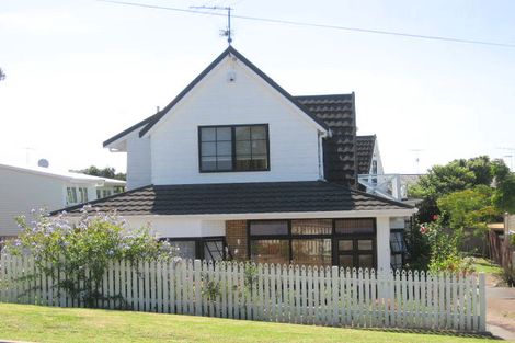 Photo of property in 1/97 Matipo Road, Mairangi Bay, Auckland, 0630
