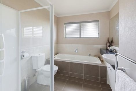 Photo of property in 54 Aberdeen Crescent, Wattle Downs, Auckland, 2103