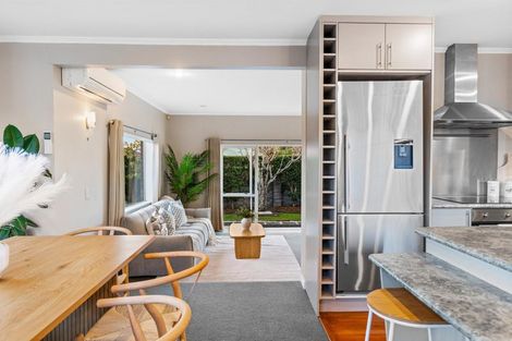 Photo of property in 12 Suncrest Drive, West Harbour, Auckland, 0618
