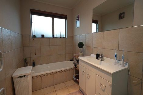Photo of property in 21 Cleveland Heights, Kelvin Grove, Palmerston North, 4414