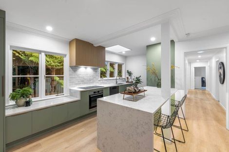 Photo of property in 11 Scenic Drive, Hillpark, Auckland, 2102