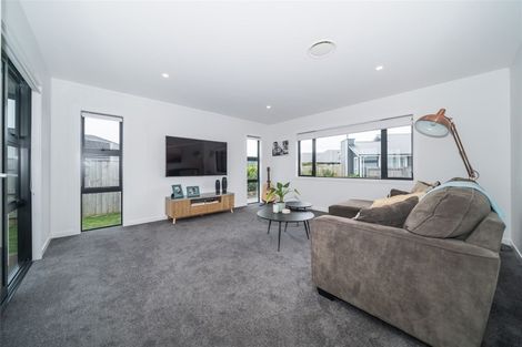 Photo of property in 21 Silicon Way, Fitzherbert, Palmerston North, 4410