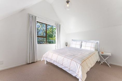 Photo of property in 2/15 Sunward Rise, Glenfield, Auckland, 0629