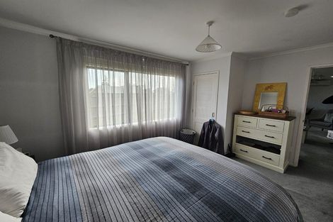 Photo of property in 68 Waiwaka Terrace, Strandon, New Plymouth, 4312