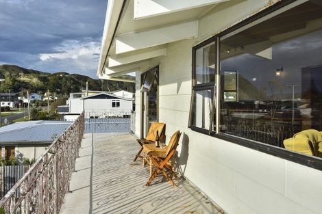 Photo of property in 77 Fortescue Street, Mahia, 4198