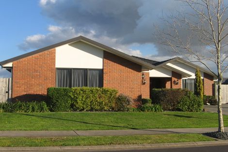 Photo of property in 13 Feeny Crescent, East Tamaki, Auckland, 2013