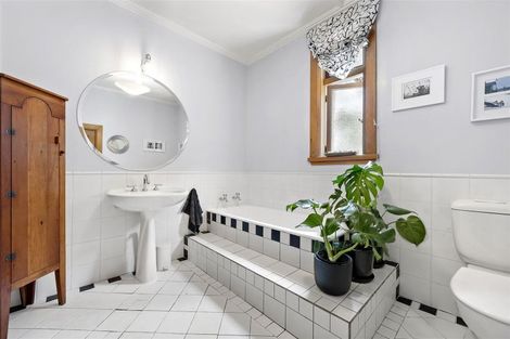 Photo of property in 152 Grafton Road, Roseneath, Wellington, 6011