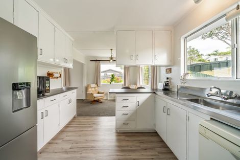 Photo of property in 6 Eastview Grove, Normandale, Lower Hutt, 5010