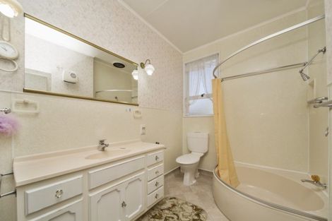 Photo of property in 87 Glover Road, Hawera, 4610