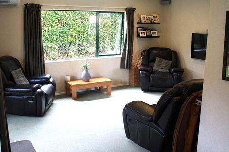 Photo of property in 1/5 Halberg Street, Glenfield, Auckland, 0629