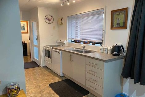 Photo of property in 16 Kamahi Avenue, Hawera, 4610