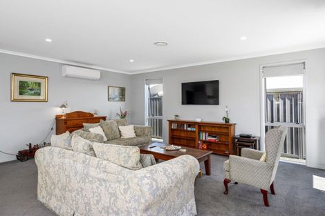 Photo of property in 8 Pioneer Crescent, Omokoroa, 3114