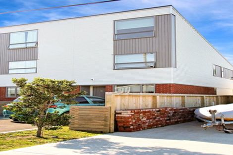 Photo of property in 2 Stone Street, Miramar, Wellington, 6022