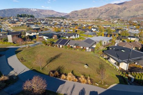 Photo of property in 5 Karearea Rise, Wanaka, 9305