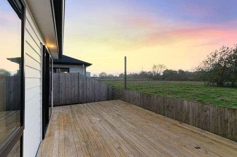 Photo of property in 40 Koroheke Road, Takanini, 2110