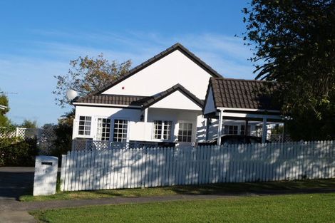 Photo of property in 1/1 Paparoa Road, Cockle Bay, Auckland, 2014