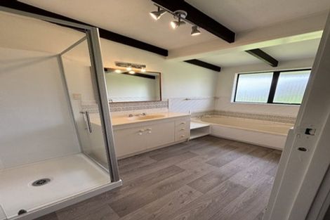 Photo of property in 2 Channel View Road, Clarks Beach, Pukekohe, 2679