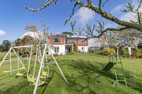 Photo of property in 271 Waitakere Road, Taupaki, Henderson, 0782