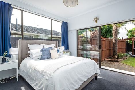 Photo of property in 327 Avonhead Road, Avonhead, Christchurch, 8042