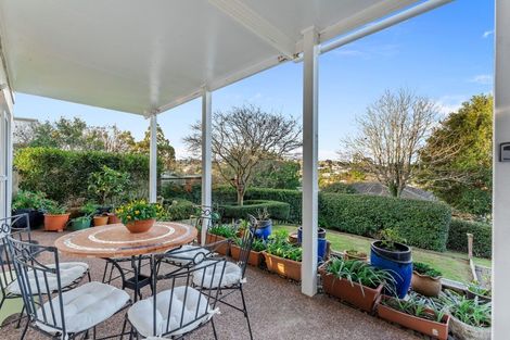 Photo of property in 16 Knightsbridge Drive, Forrest Hill, Auckland, 0620