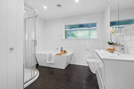 Photo of property in 32 Russell Road, Kensington, Whangarei, 0112