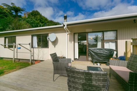 Photo of property in 77 Poplar Grove, Whalers Gate, New Plymouth, 4310