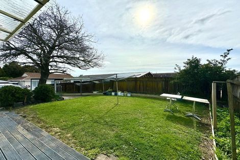 Photo of property in 1/6 Kirklow Place, Goodwood Heights, Auckland, 2105