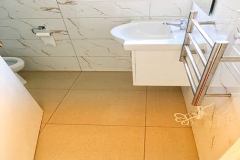 Photo of property in 1 Keru Place, Te Atatu South, Auckland, 0610