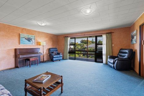 Photo of property in 76 Highbury Drive, Levin, 5510