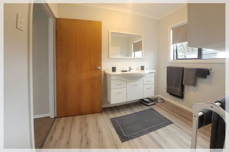 Photo of property in 9 Nuku Street, Tangimoana, 4822