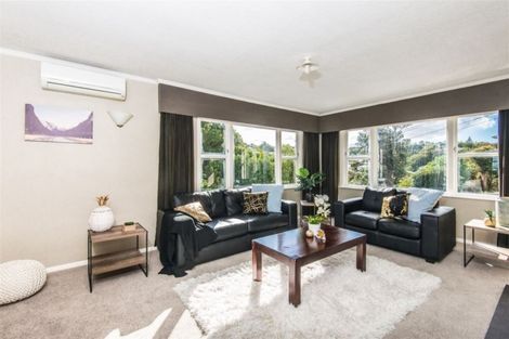 Photo of property in 4 Westleigh Way, Newlands, Wellington, 6037