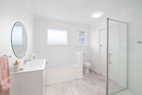 Photo of property in 100 Avondale Road, Avondale, Christchurch, 8061