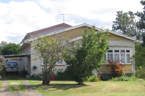 Photo of property in 16 Queen Mary Avenue, New Lynn, Auckland, 0600