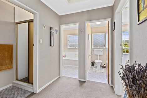 Photo of property in 6 Balliol Drive, Tawa, Wellington, 5028