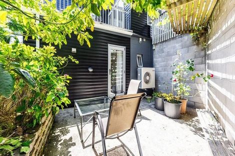 Photo of property in 2/17 Blackbridge Road, Wadestown, Wellington, 6012