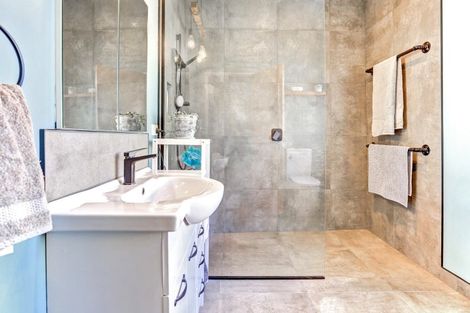 Photo of property in 6 Parkes Avenue, Saint Johns Hill, Whanganui, 4501