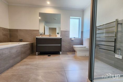 Photo of property in 2 Waimoana Close, Massey, Auckland, 0614