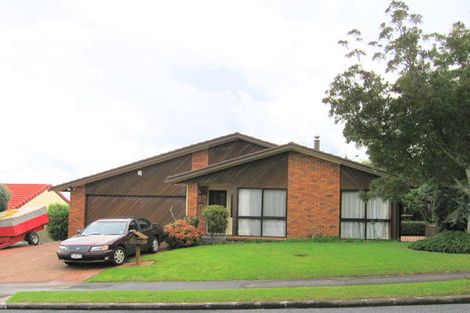 Photo of property in 10 St Simon Place, Botany Downs, Auckland, 2010