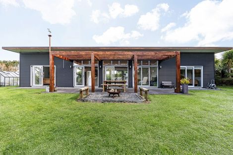 Photo of property in 225 Awai Road, Tarurutangi, New Plymouth, 4372