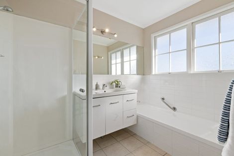 Photo of property in 2/183 Shakespeare Road, Milford, Auckland, 0620