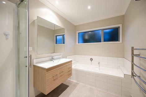 Photo of property in 3 Greenlink Rise, Long Bay, Auckland, 0630