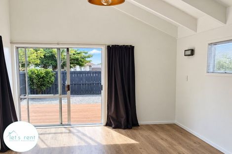 Photo of property in 92 Burundi Avenue, Clendon Park, Auckland, 2103