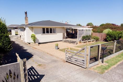 Photo of property in 33 Hayward Road, Ngatea, 3503